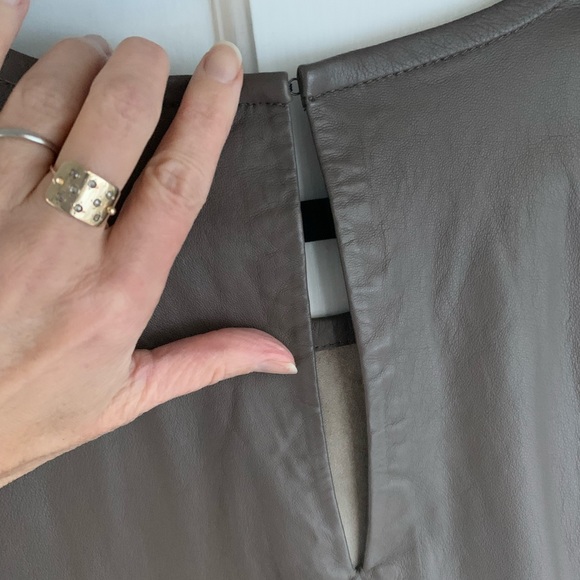LAST CALL! MAKE OFFER!
Joie Rancher Leather Pocket Tee in Mink Taupe, M - Picture 7 of 8